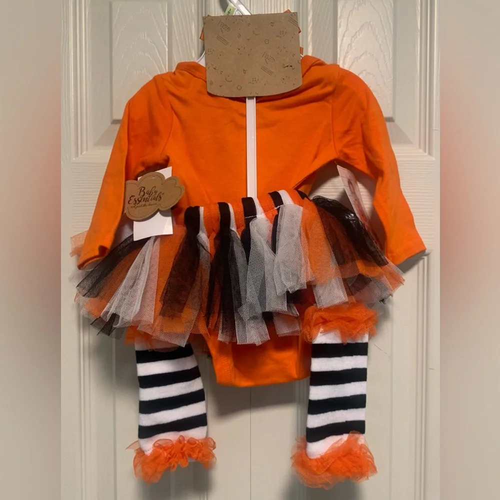 NWT Baby Girl  4 Piece Pumpkin Tutu Halloween Costume size 3 Months